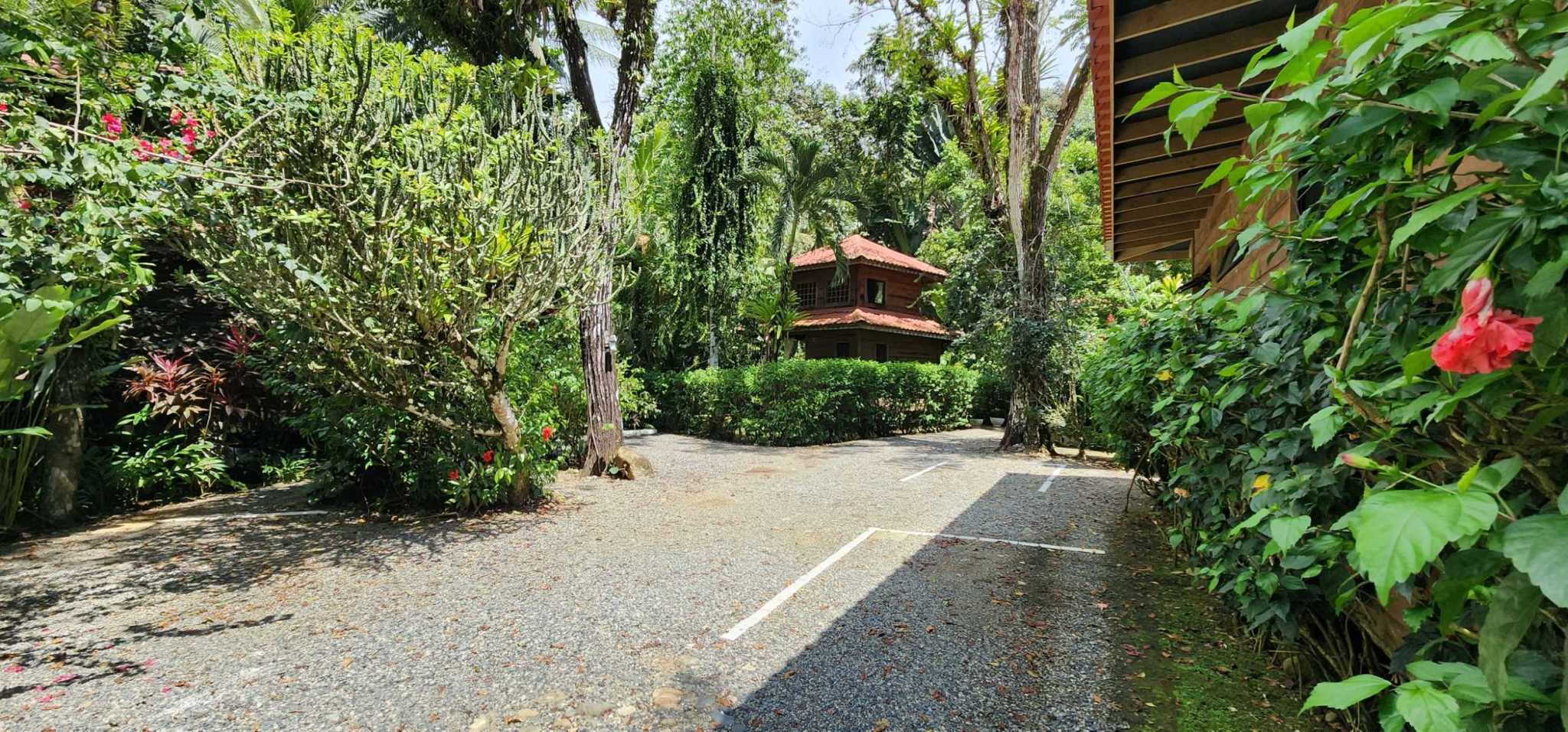 Beautiful Hotel in a Desirable Location in the heart of Ojochal Costa Rica