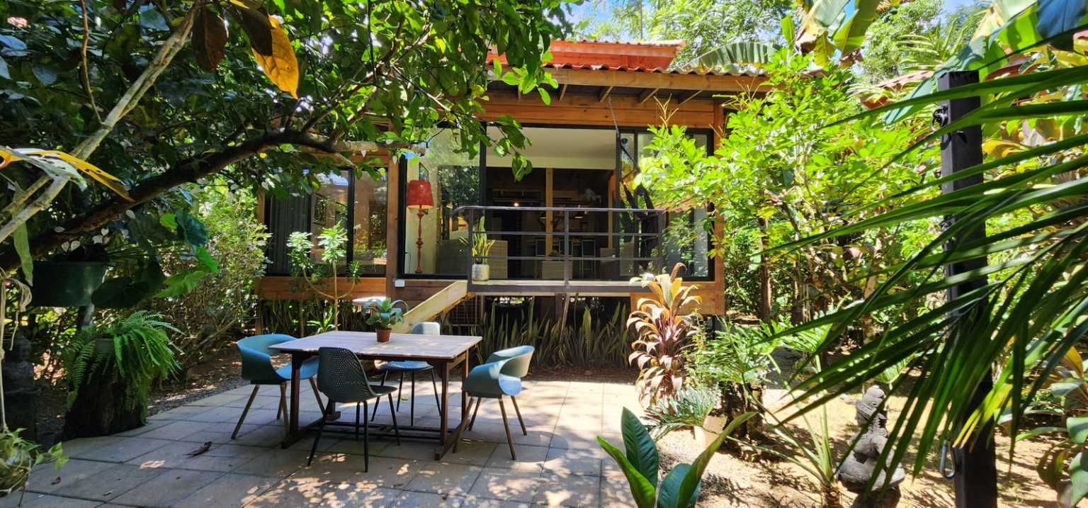 Beautiful Hotel in a Desirable Location in the heart of Ojochal Costa Rica