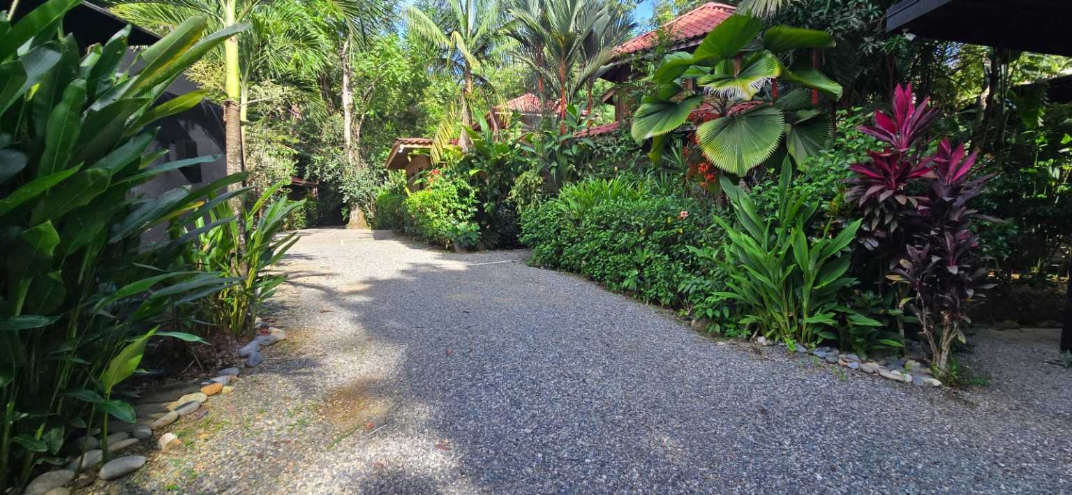 Beautiful Hotel in a Desirable Location in the heart of Ojochal Costa Rica