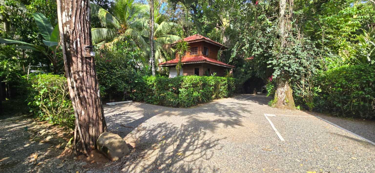 Beautiful Hotel in a Desirable Location in the heart of Ojochal Costa Rica