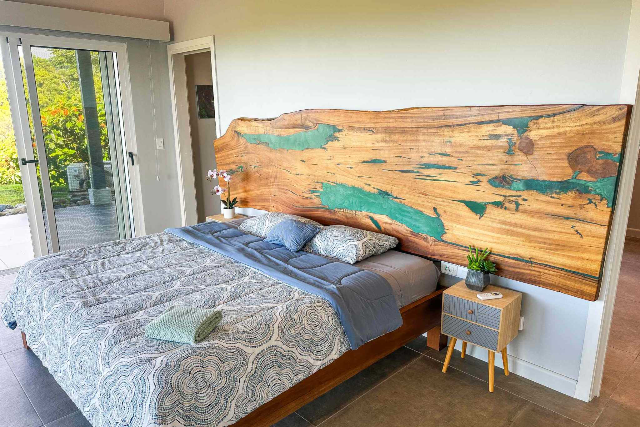 Luxury Retreat bedroom with live-edge resin headboard and garden view in Ojochal, Costa Rica