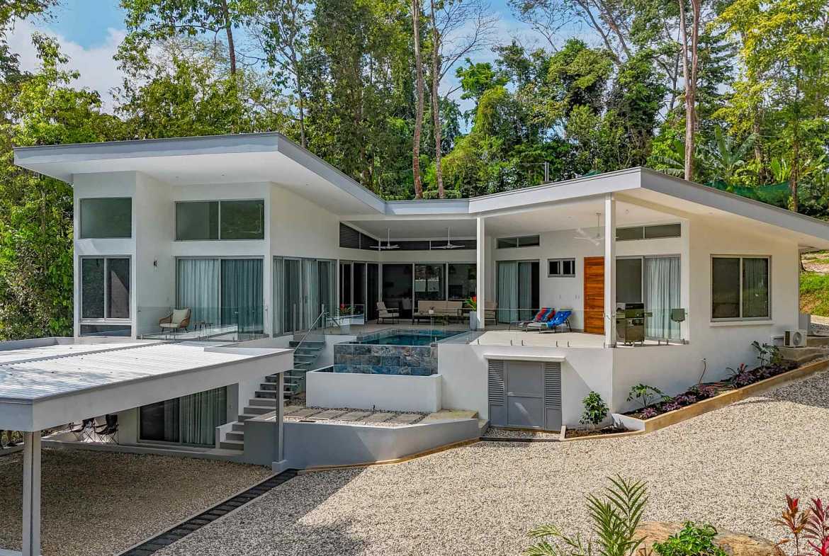 Exclusive 4-Bedroom Designer Home with Mountain Views & Infinity Pool, photo 1 of 24