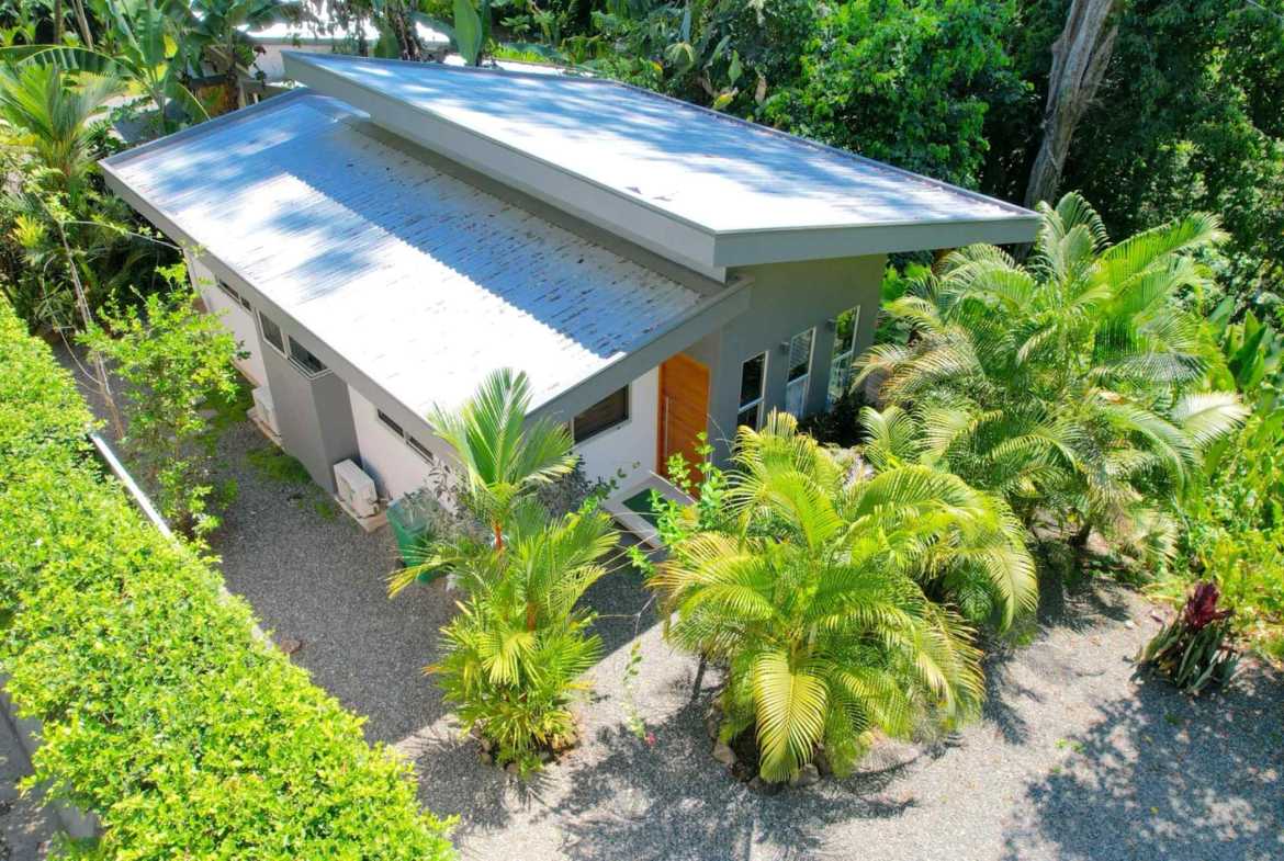 2-Bedroom Riverside Home with Waterfall Views & Jungle Setting, photo 6 of 24