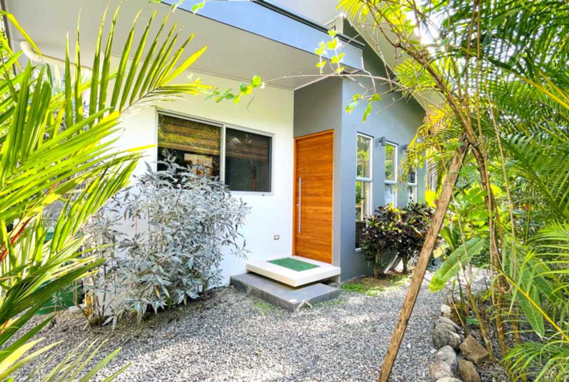 2-Bedroom Riverside Home with Waterfall Views & Jungle Setting, photo 4 of 24