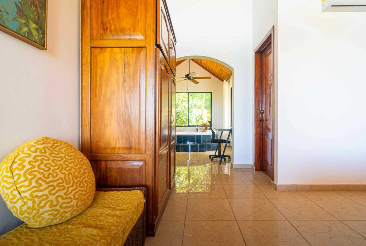 4-Bedroom Villa with Ocean Views & Private Pool, photo 23 of 24