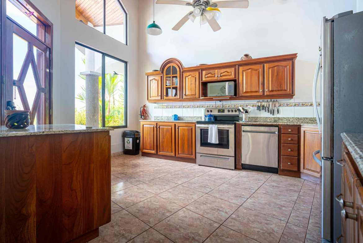 4-Bedroom Villa with Ocean Views & Private Pool, photo 18 of 24