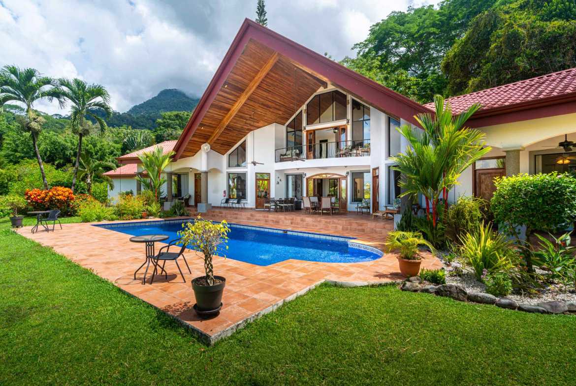 4-Bedroom Villa with Ocean Views & Private Pool, photo 1 of 24