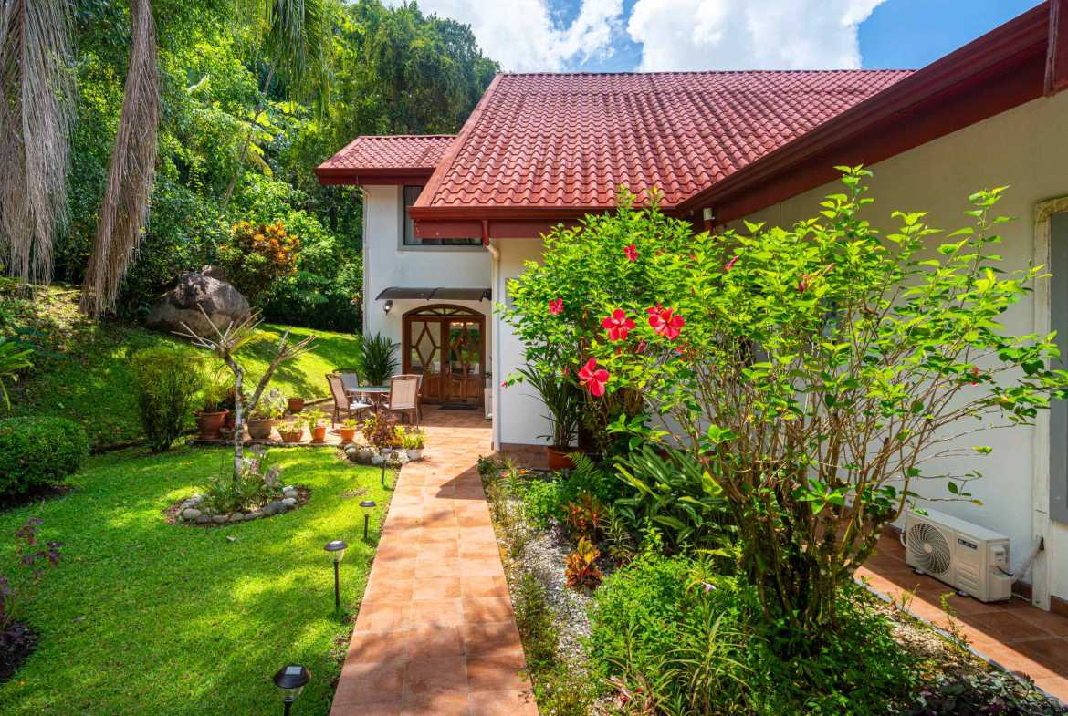 4-Bedroom Villa with Ocean Views & Private Pool, photo 7 of 24