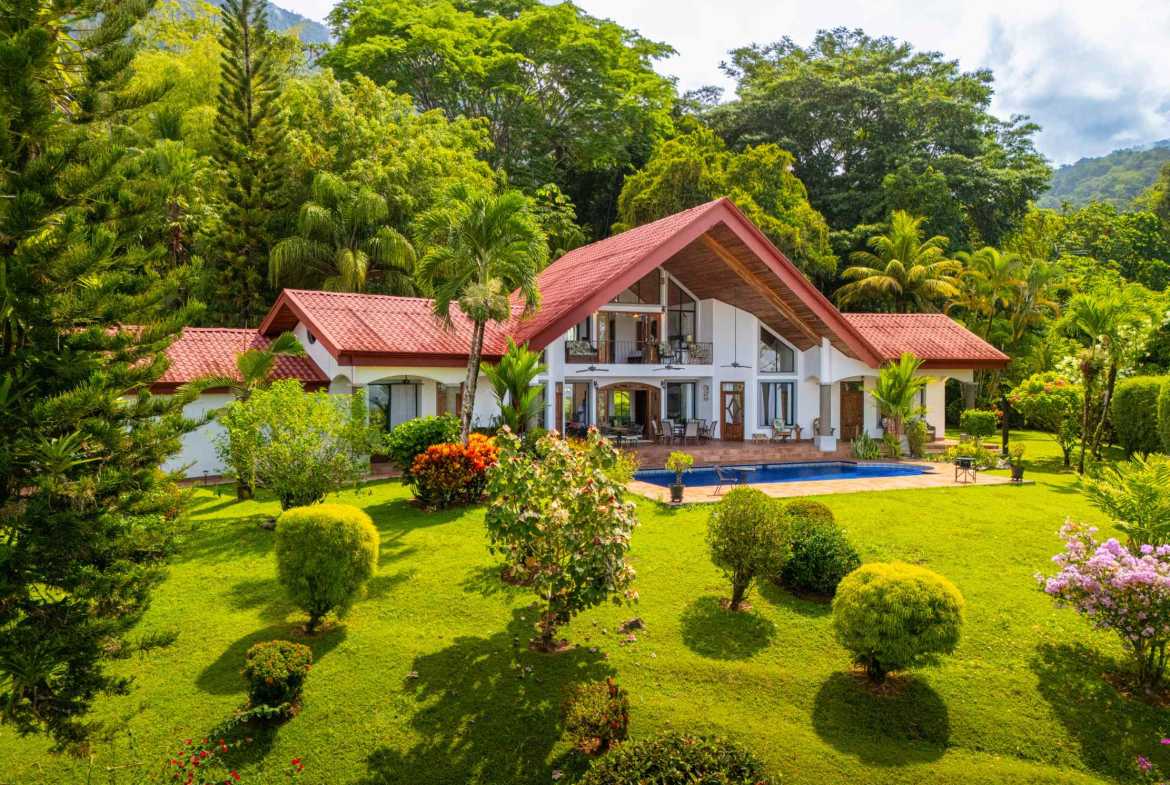 4-Bedroom Villa with Ocean Views & Private Pool, photo 3 of 24