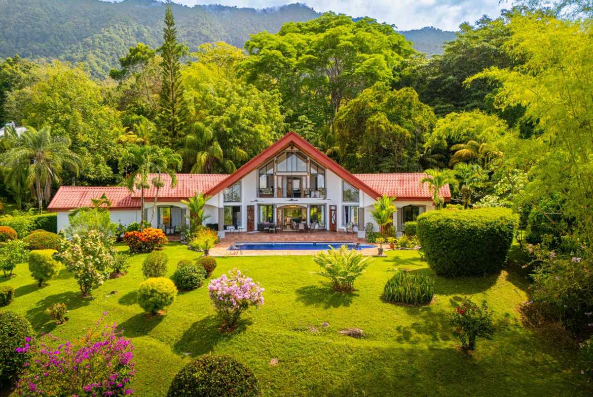 4-Bedroom Villa with Ocean Views & Private Pool, photo 2 of 24