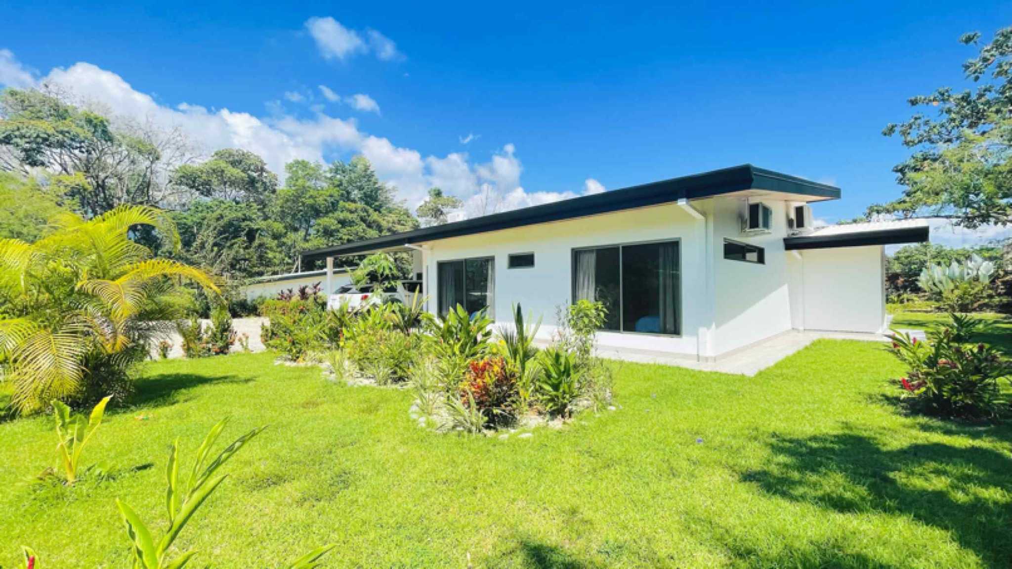 62390-31 Modern 3-Bedroom Home with Pool & Mountain Views in Ojochal Costa Rica
