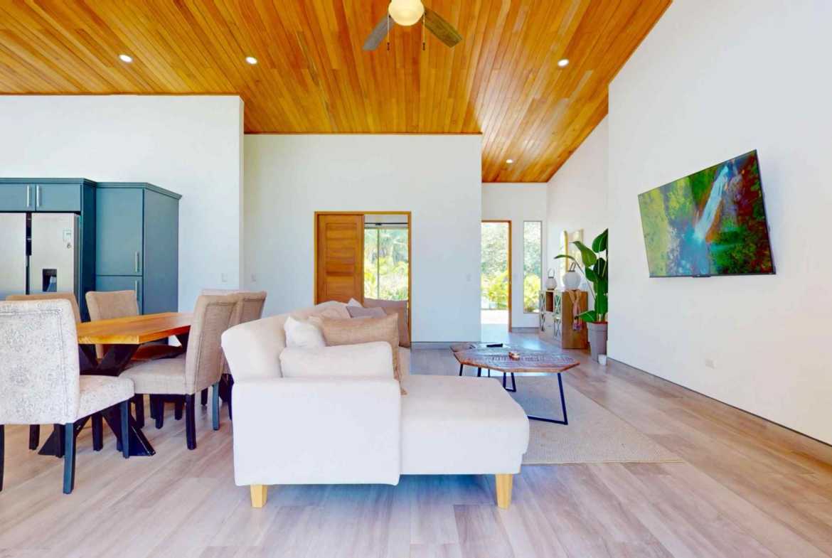 Modern 3-Bedroom Home with Pool & Mountain Views, photo 21 of 24