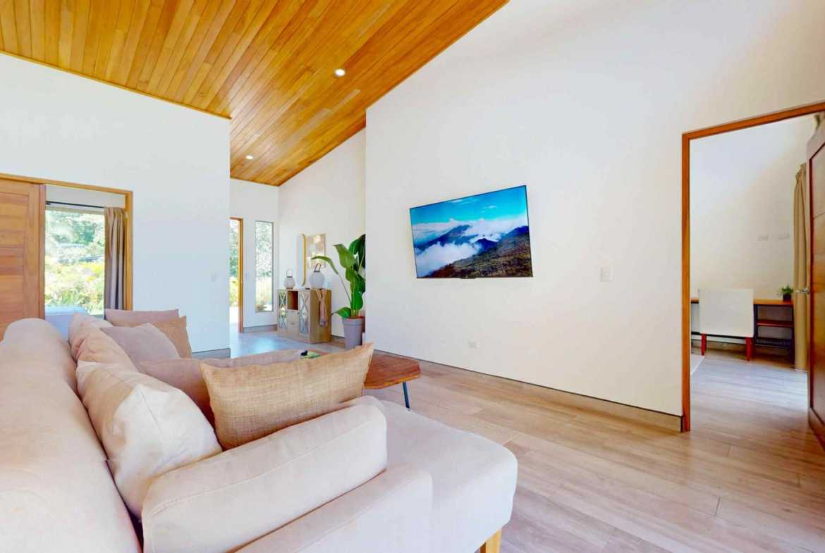 Modern 3-Bedroom Home with Pool & Mountain Views, photo 17 of 24
