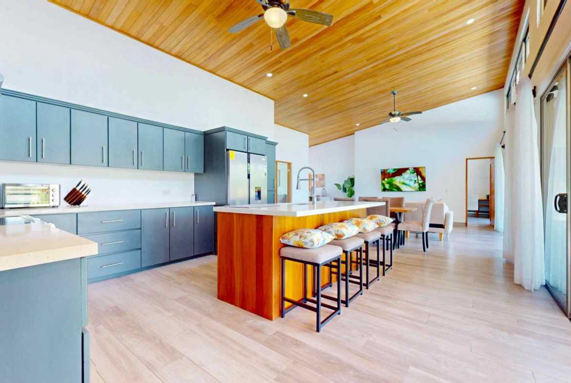 Modern 3-Bedroom Home with Pool & Mountain Views, photo 14 of 24