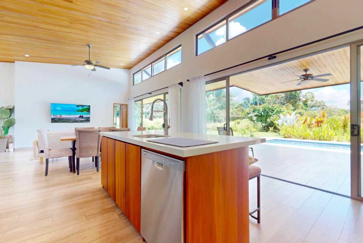 Modern 3-Bedroom Home with Pool & Mountain Views, photo 13 of 24