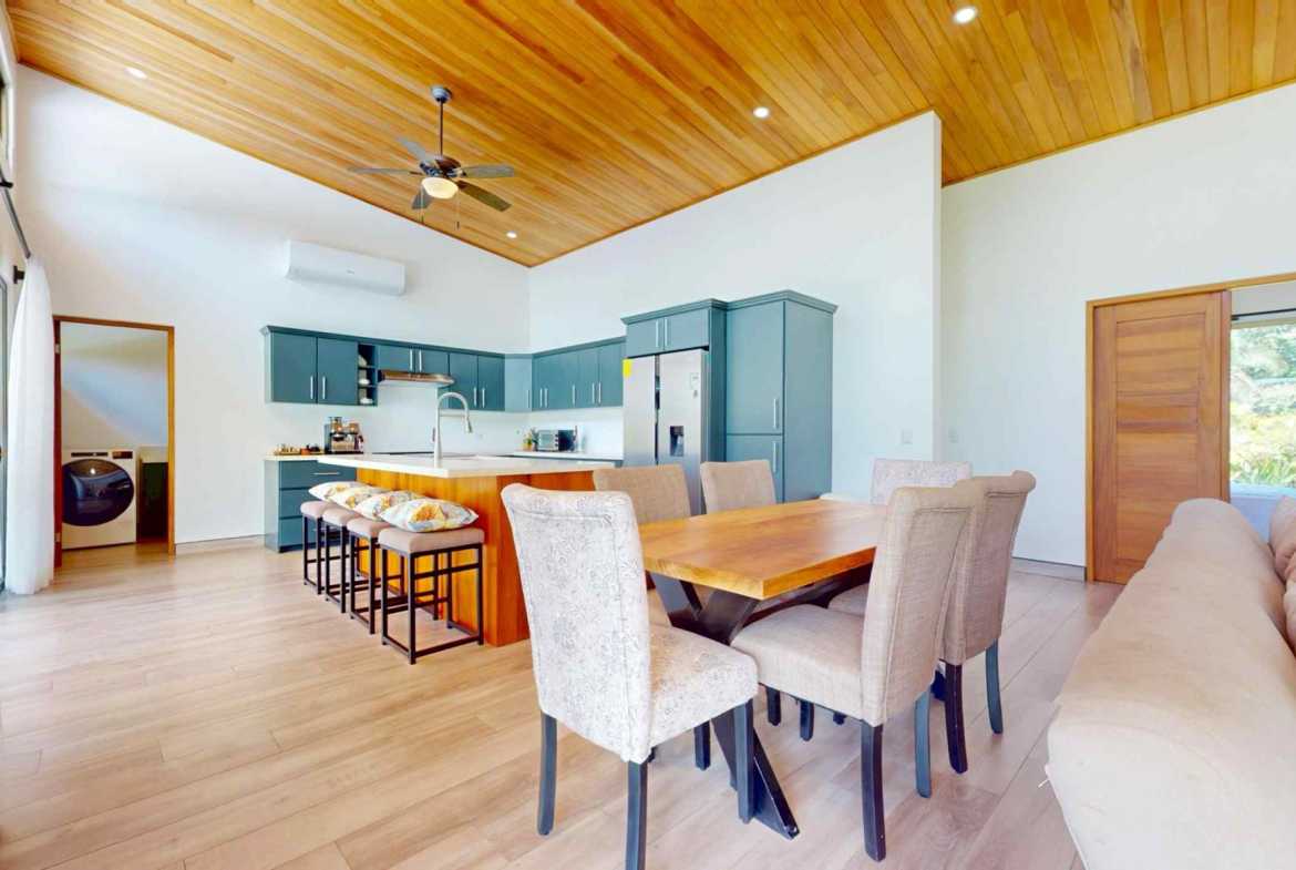 Modern 3-Bedroom Home with Pool & Mountain Views, photo 9 of 24