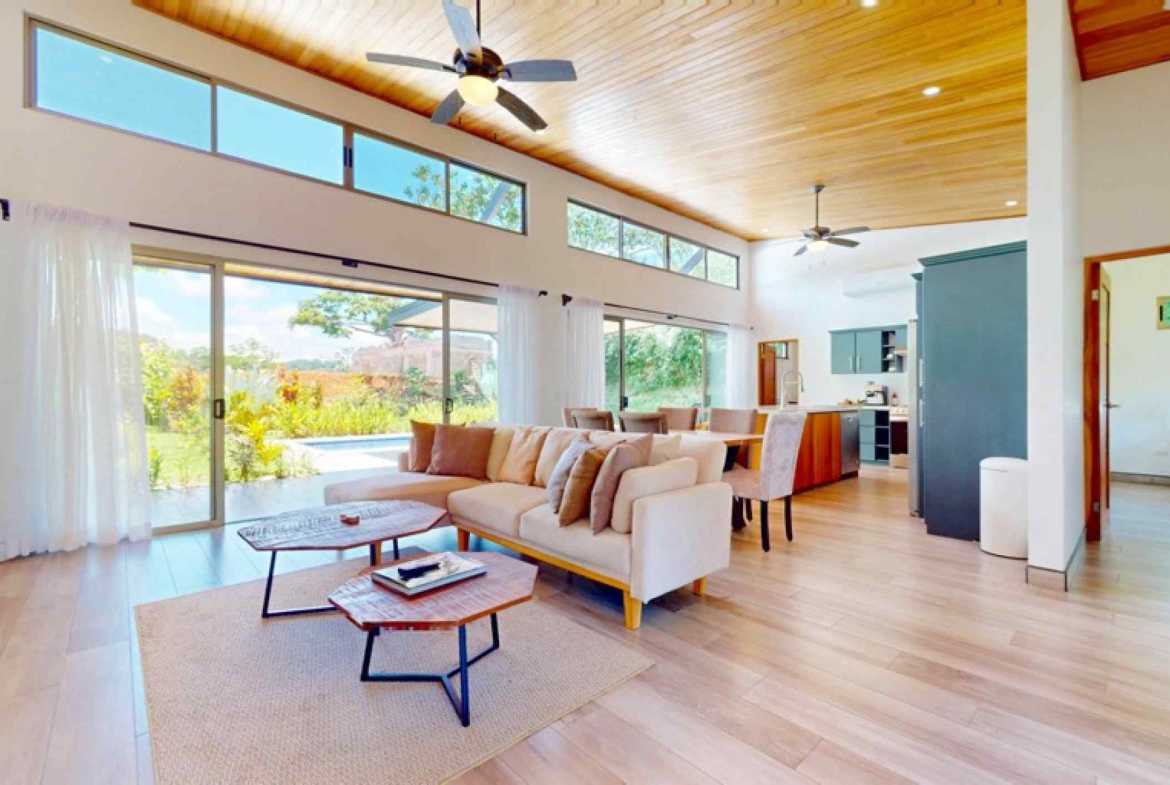 Modern 3-Bedroom Home with Pool & Mountain Views, photo 5 of 24