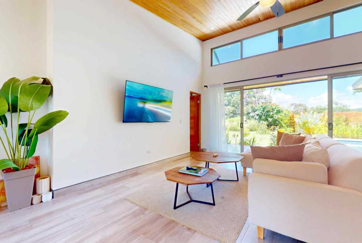Modern 3-Bedroom Home with Pool & Mountain Views, photo 6 of 24