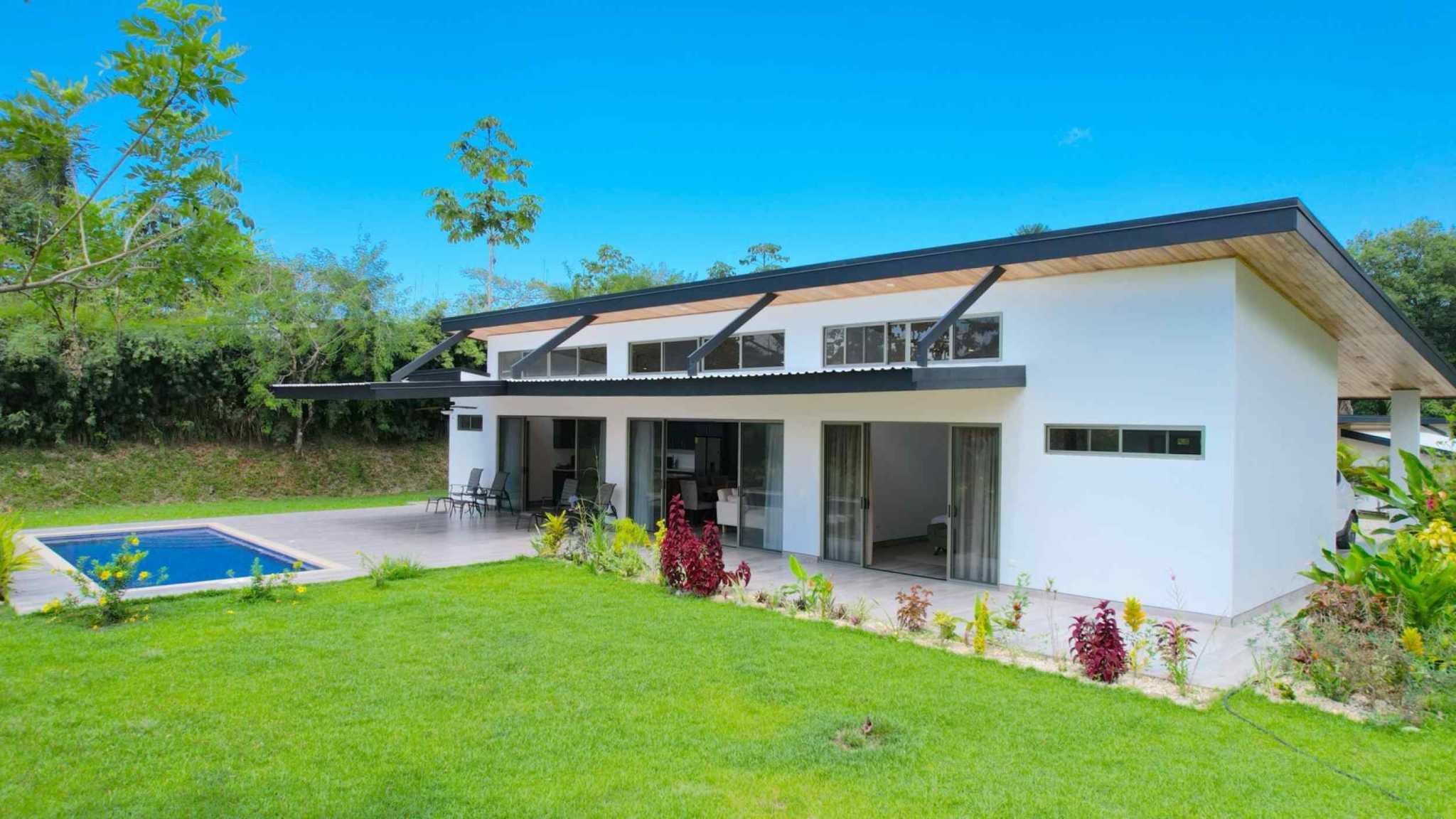 62390-3 Modern 3-Bedroom Home with Pool & Mountain Views in Ojochal Costa Rica