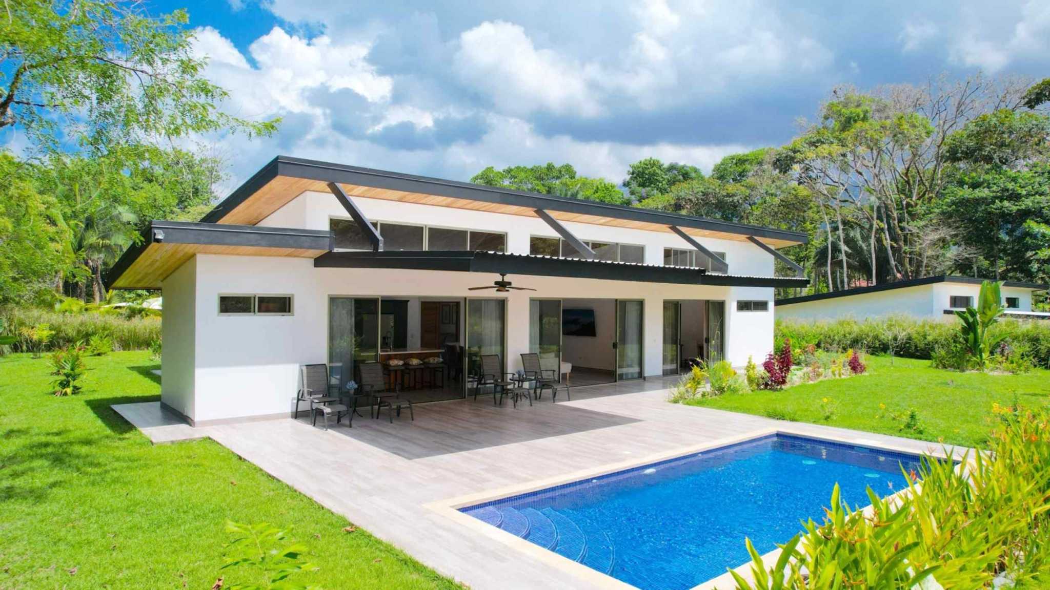 62390-2 Modern 3-Bedroom Home with Pool & Mountain Views in Ojochal Costa Rica
