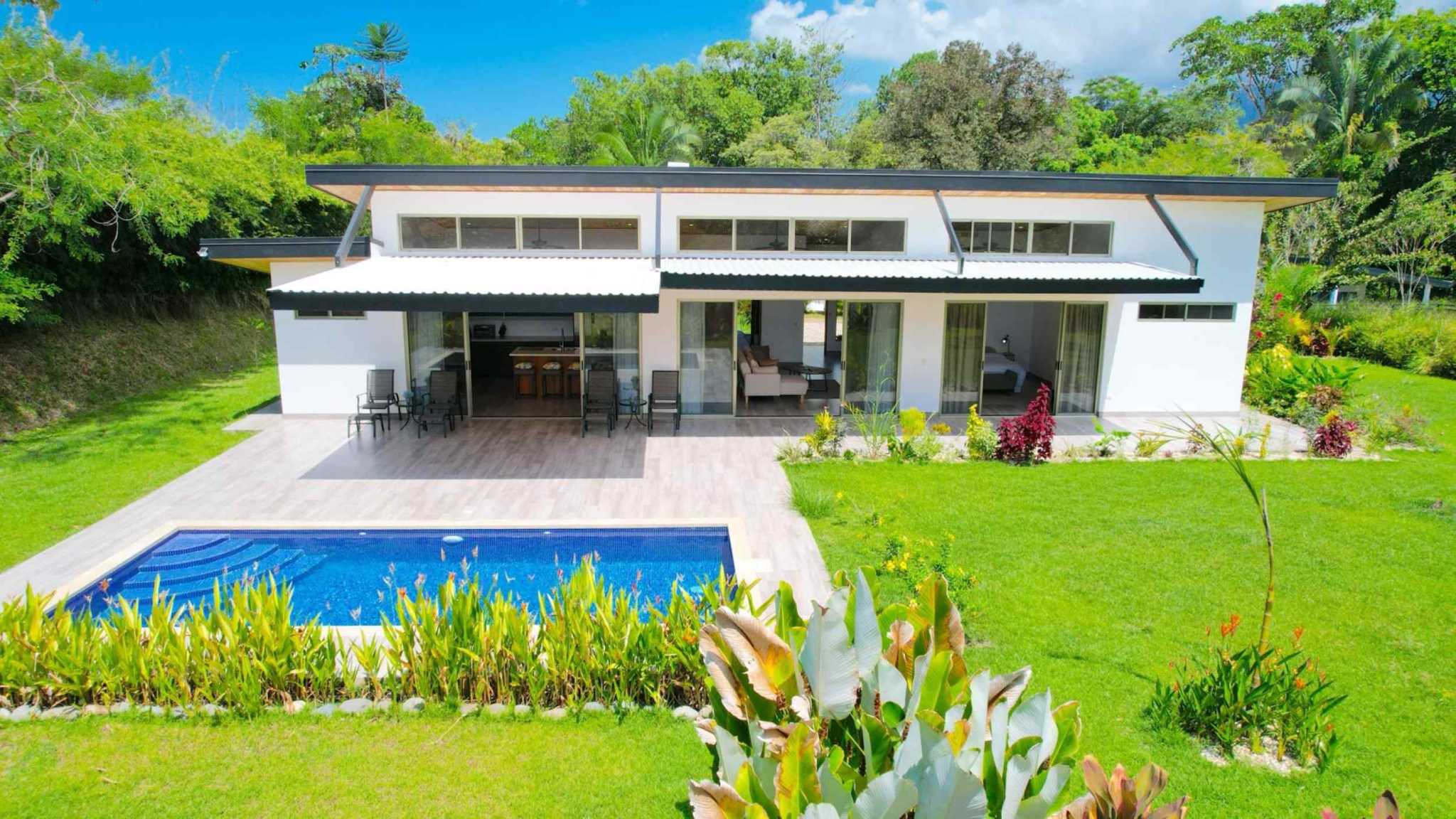 62390-1 Modern 3-Bedroom Home with Pool & Mountain Views in Ojochal Costa Rica
