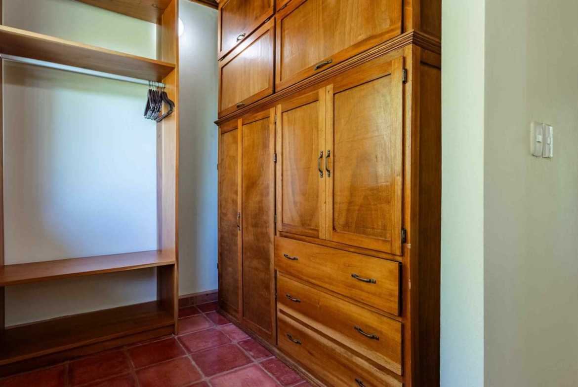 3-Bedroom Ocean View Estate with Pool & Extra Lot, photo 12 of 24