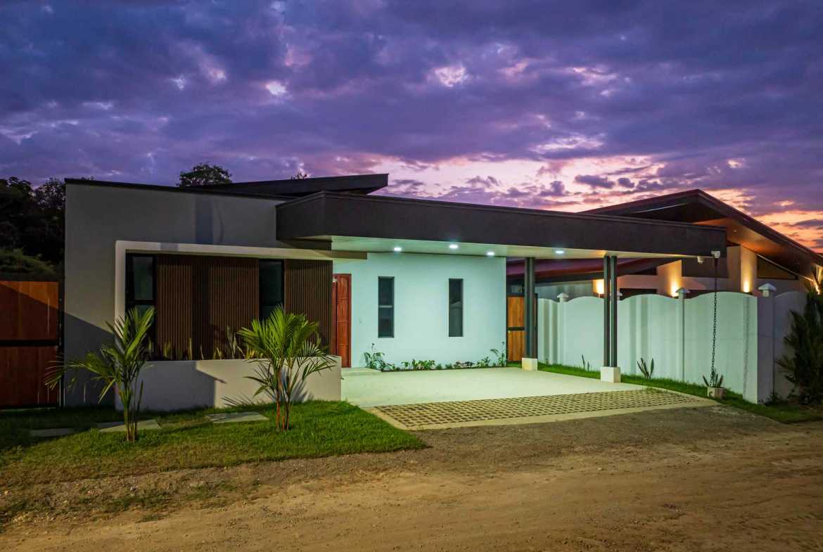 Brand New 3-Bedroom Villa with Private Pool & Smart Features, photo 10 of 24