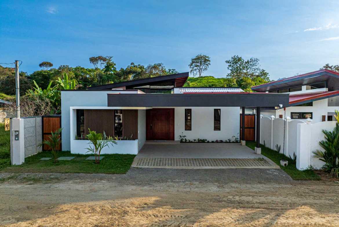 Brand New 3-Bedroom Villa with Private Pool & Smart Features, photo 4 of 24