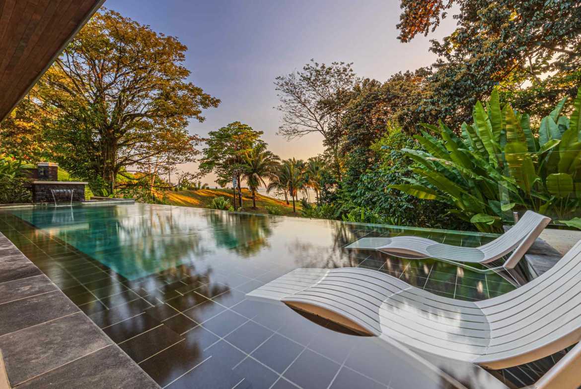 4-Bedroom Luxury Villa with Ocean Views & Private Pool, photo 1 of 24