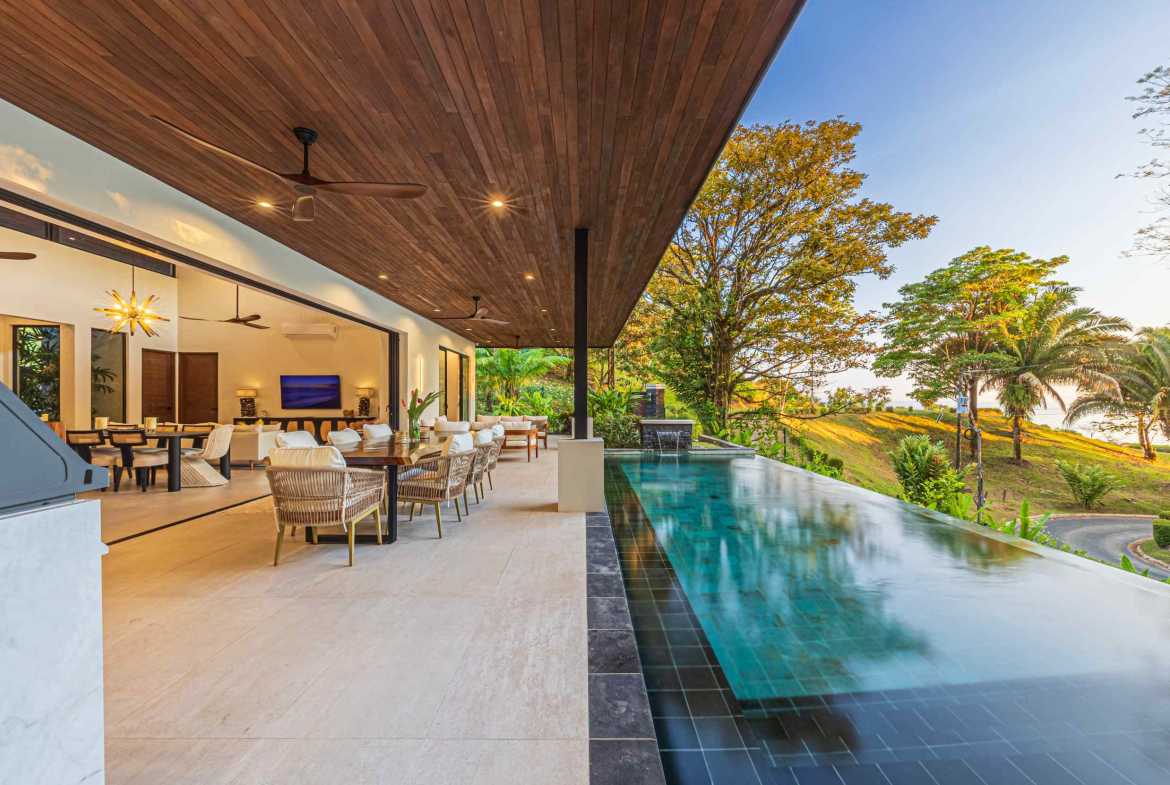 4-Bedroom Luxury Villa with Ocean Views & Private Pool, photo 3 of 24