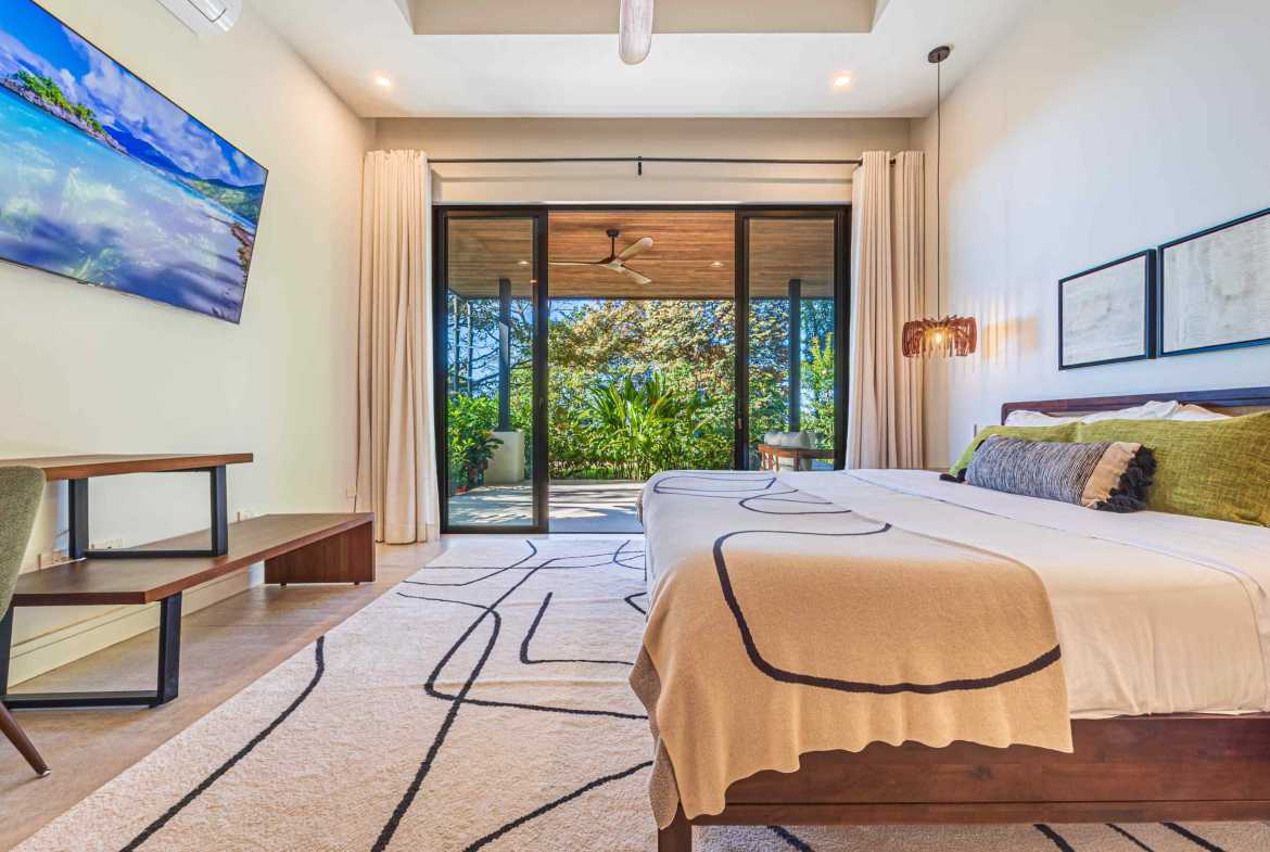 4-Bedroom Luxury Villa with Ocean Views & Private Pool, photo 15 of 24