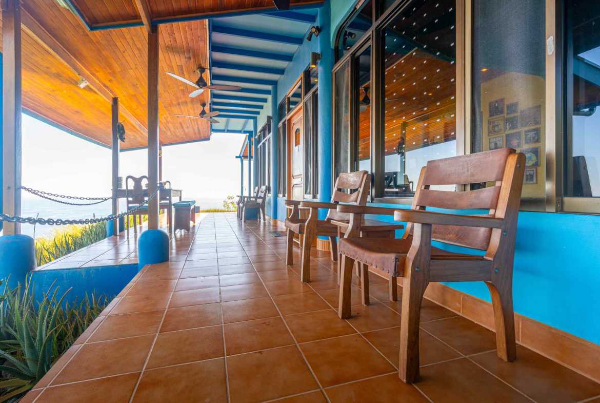 2-Bedroom Home with Ocean Views & Infinity Pool, photo 23 of 24