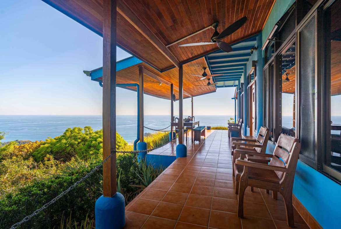 2-Bedroom Home with Ocean Views & Infinity Pool, photo 22 of 24