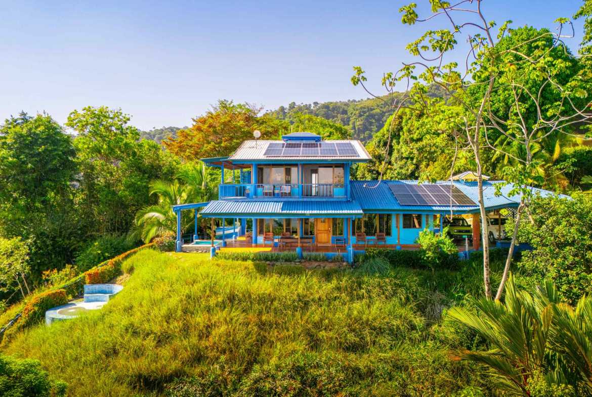 2-Bedroom Home with Ocean Views & Infinity Pool, photo 6 of 24