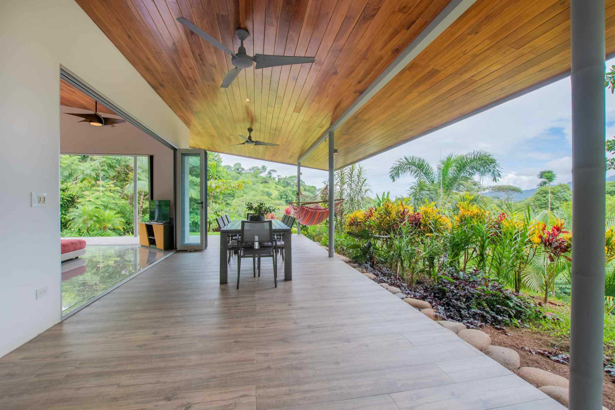 61638-31 Beautiful 4-Bedroom Home with Guest House & Pool in Ojochal Costa Rica