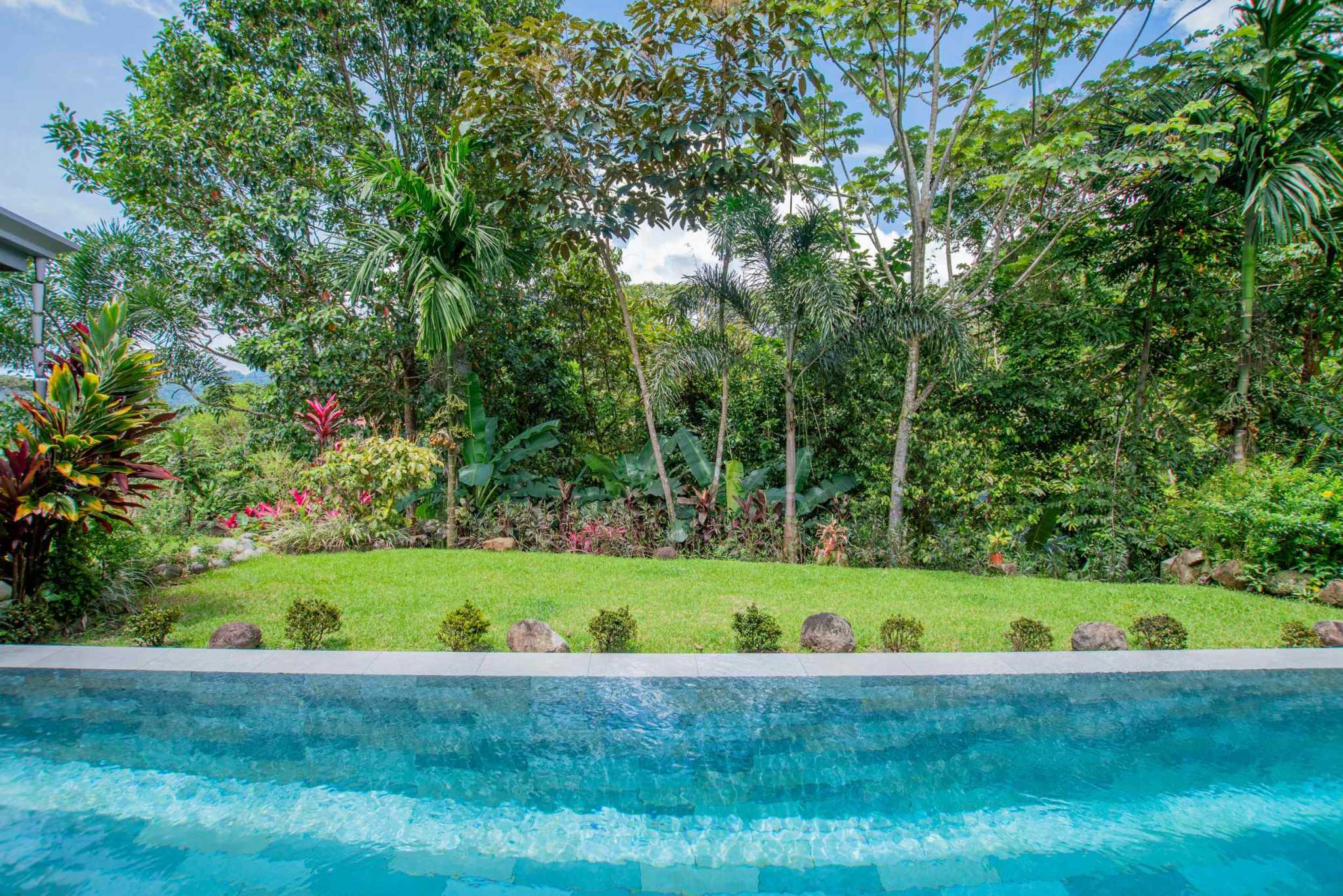 61638-22 Beautiful 4-Bedroom Home with Guest House & Pool in Ojochal Costa Rica