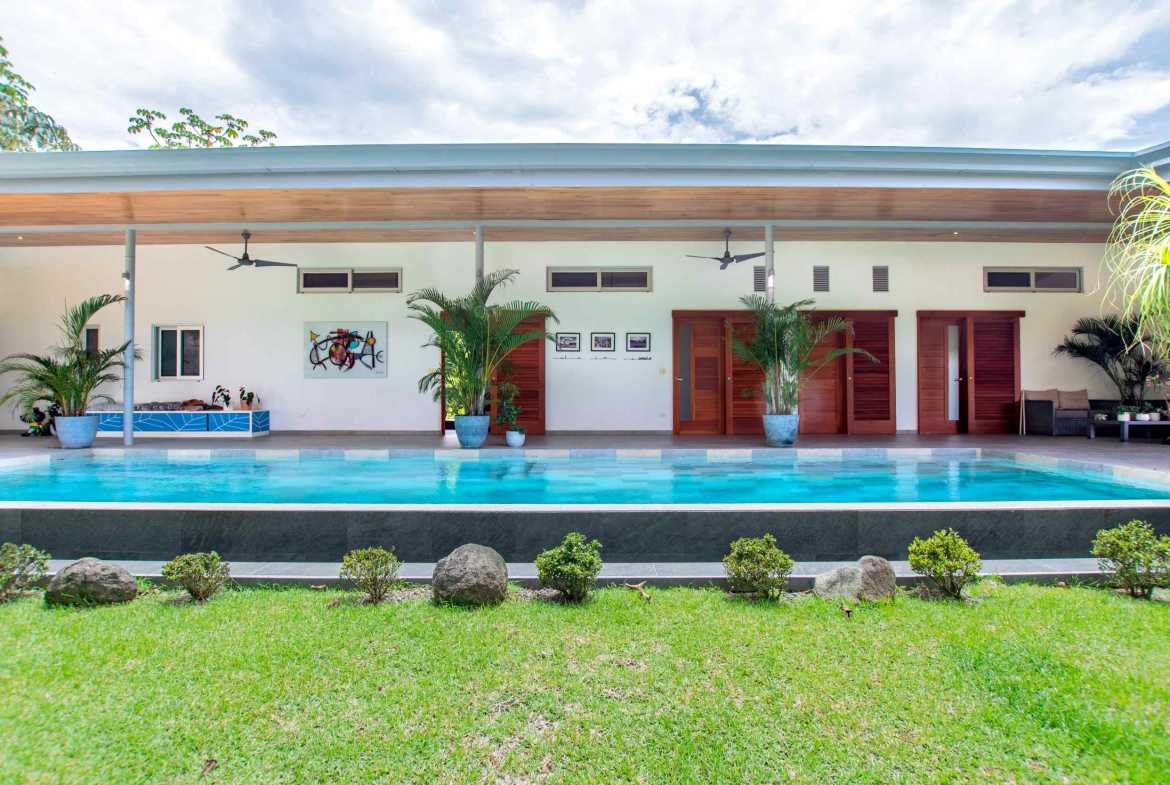 Beautiful 4-Bedroom Home with Guest House & Pool in Ojochal Costa Rica