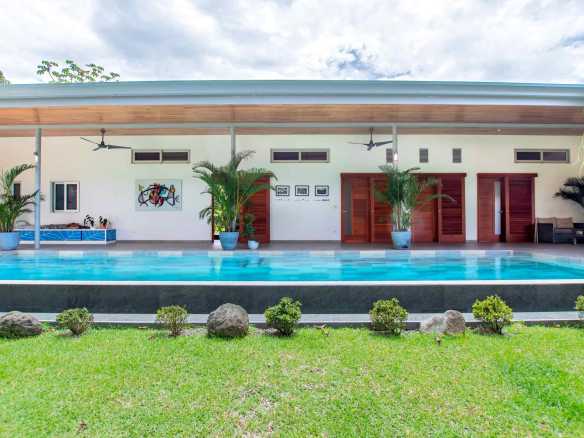 Beautiful 4-Bedroom Home with Guest House & Pool in Ojochal Costa Rica
