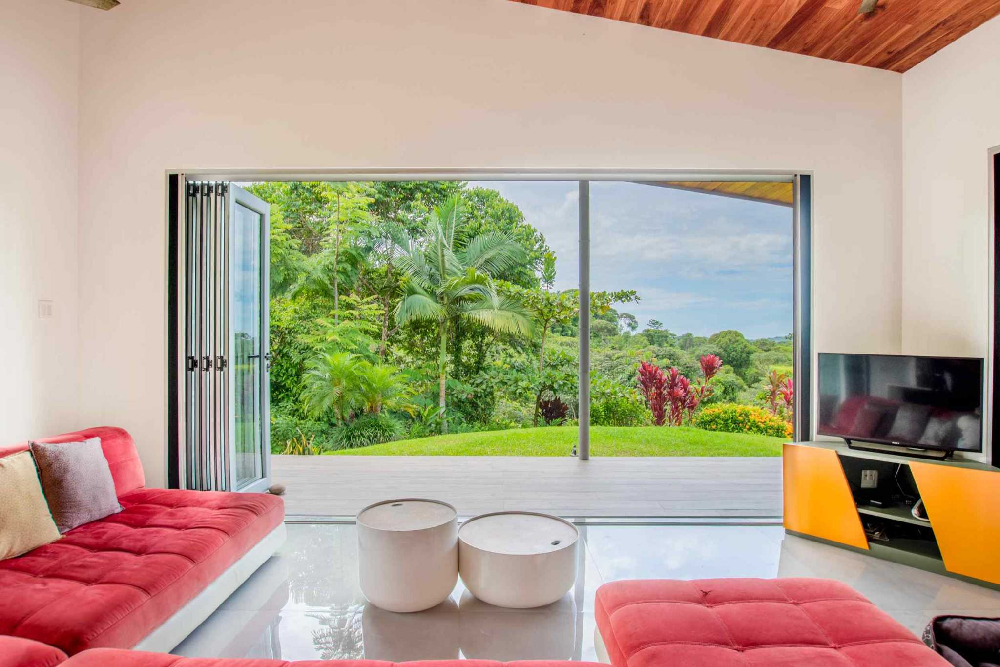 61638-18 Beautiful 4-Bedroom Home with Guest House & Pool in Ojochal Costa Rica