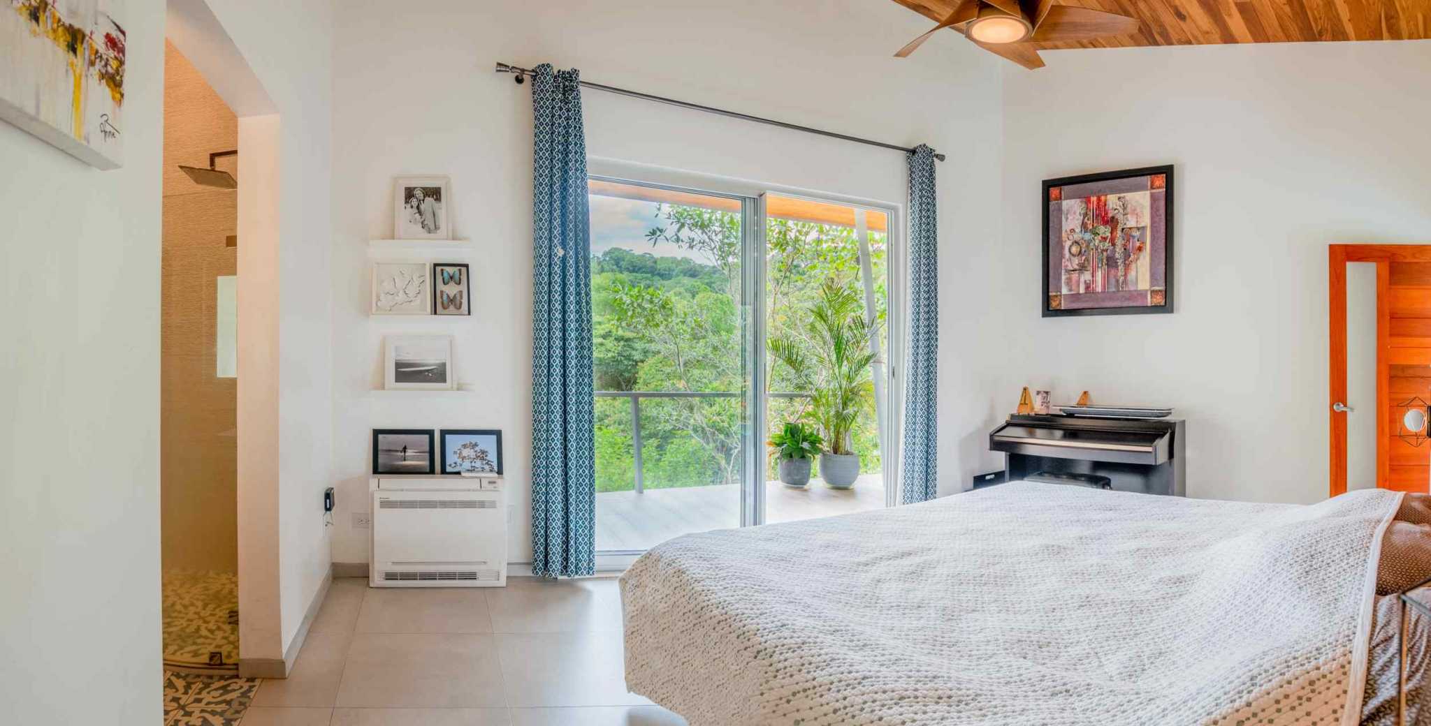 61638-15 Beautiful 4-Bedroom Home with Guest House & Pool in Ojochal Costa Rica