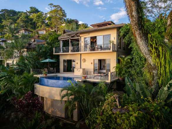 Stunning 2-Bedroom Villa with Ocean Views & Infinity Pool in Dominicalito Costa Rica