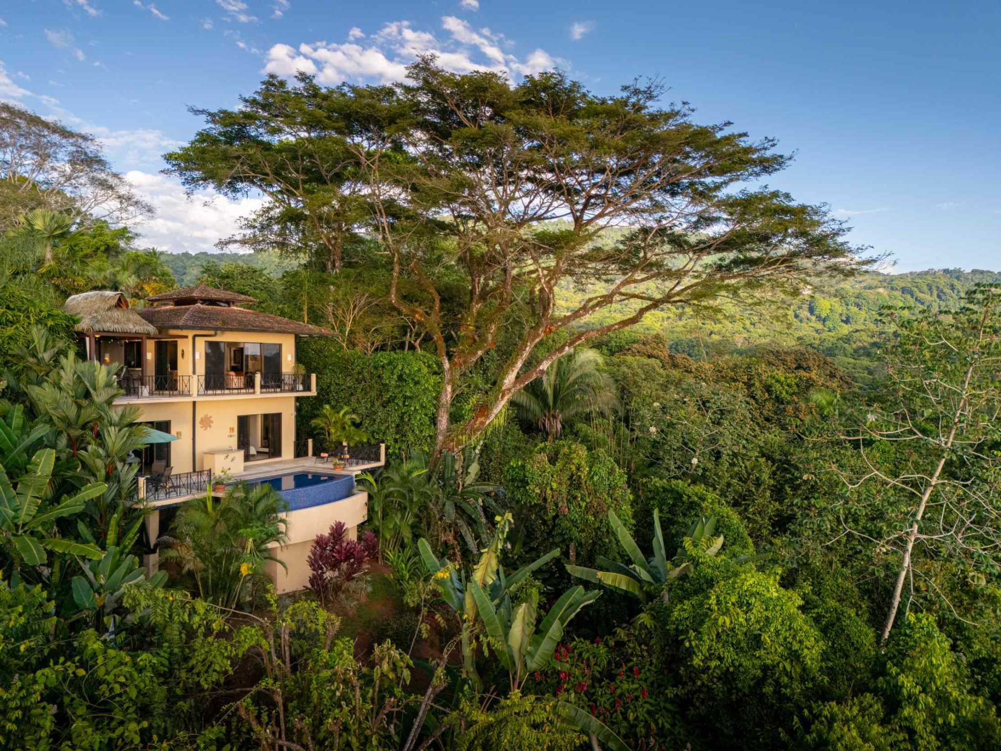 Stunning 2-Bedroom Villa with Ocean Views & Infinity Pool in Dominicalito Costa Rica
