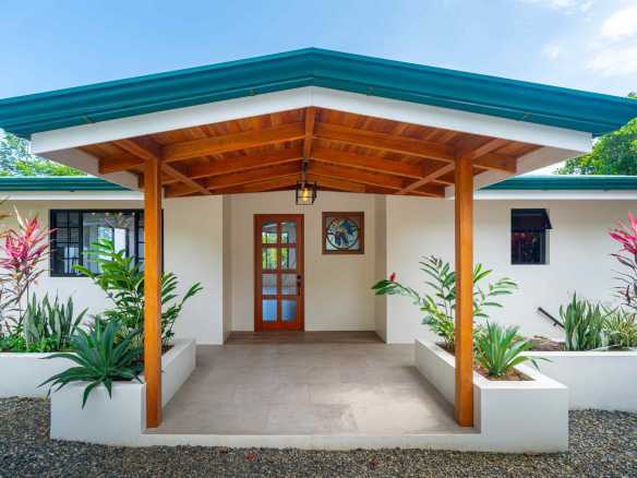 Extraordinary 4-Bedroom Estate with Ocean Views & Guest House in Escaleras Costa Rica