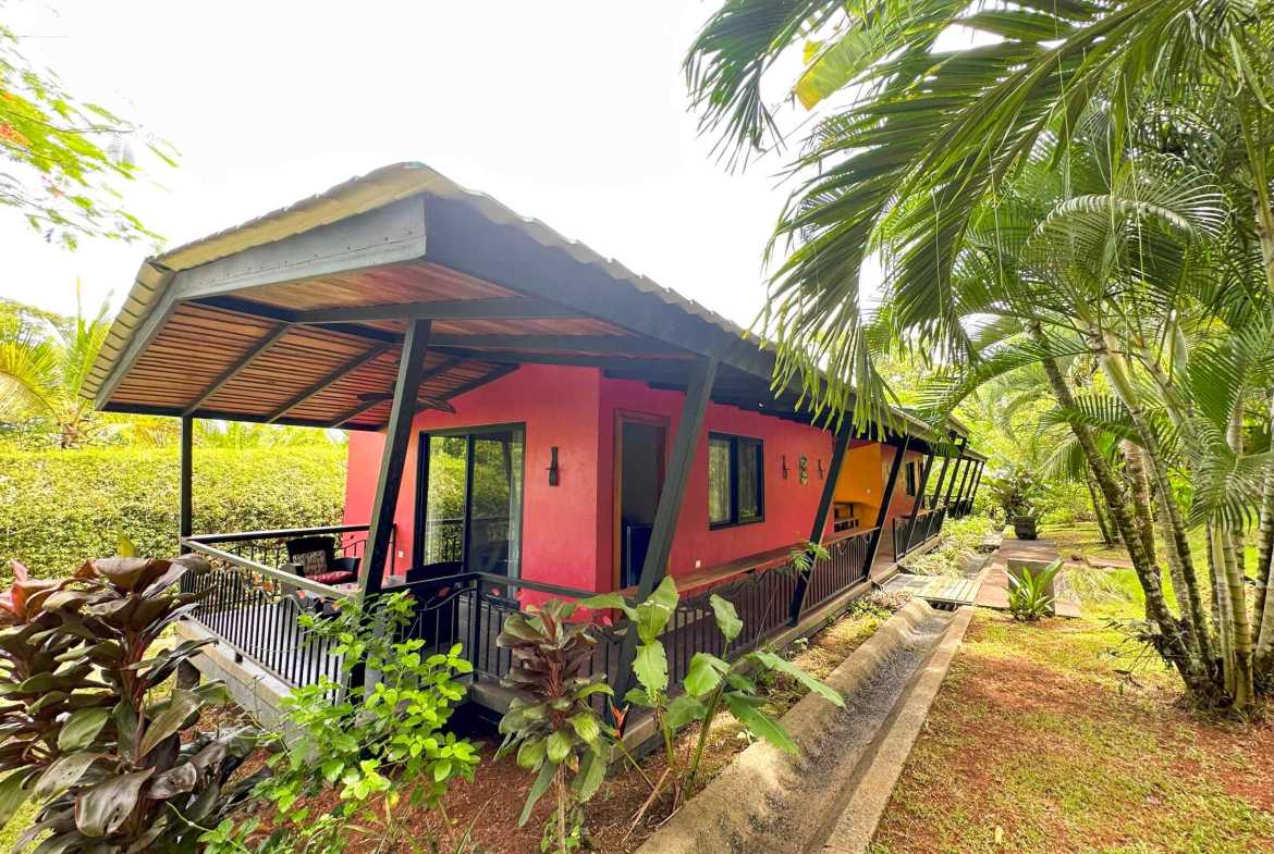6-Bedroom Business Property with Restaurant, Cabins & Pool, photo 16 of 24