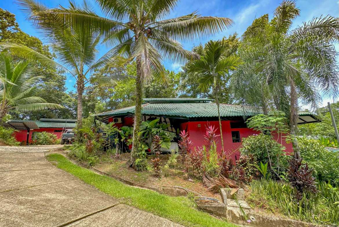 6-Bedroom Business Property with Restaurant, Cabins & Pool, photo 11 of 24