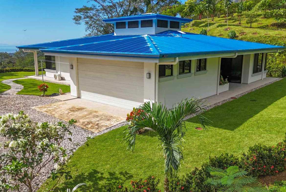2-Bedroom Hacienda with Ocean Views & Infinity Pool, photo 16 of 24