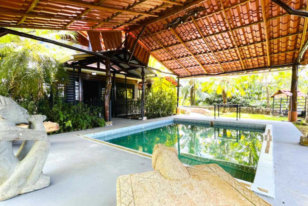 22-Bedroom Multi-Home Estate with Ocean Views & Pool, photo 7 of 24