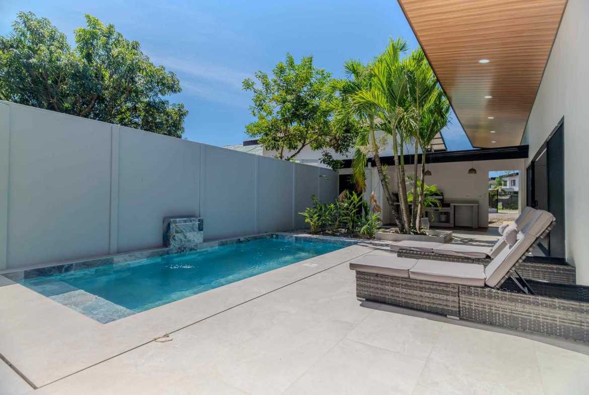 Brand-New 3-Bedroom Villa with Pool & Garden Views, photo 2 of 24