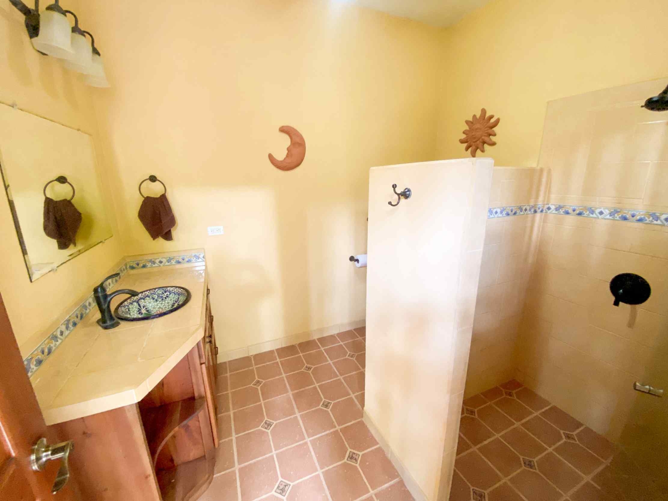 1047