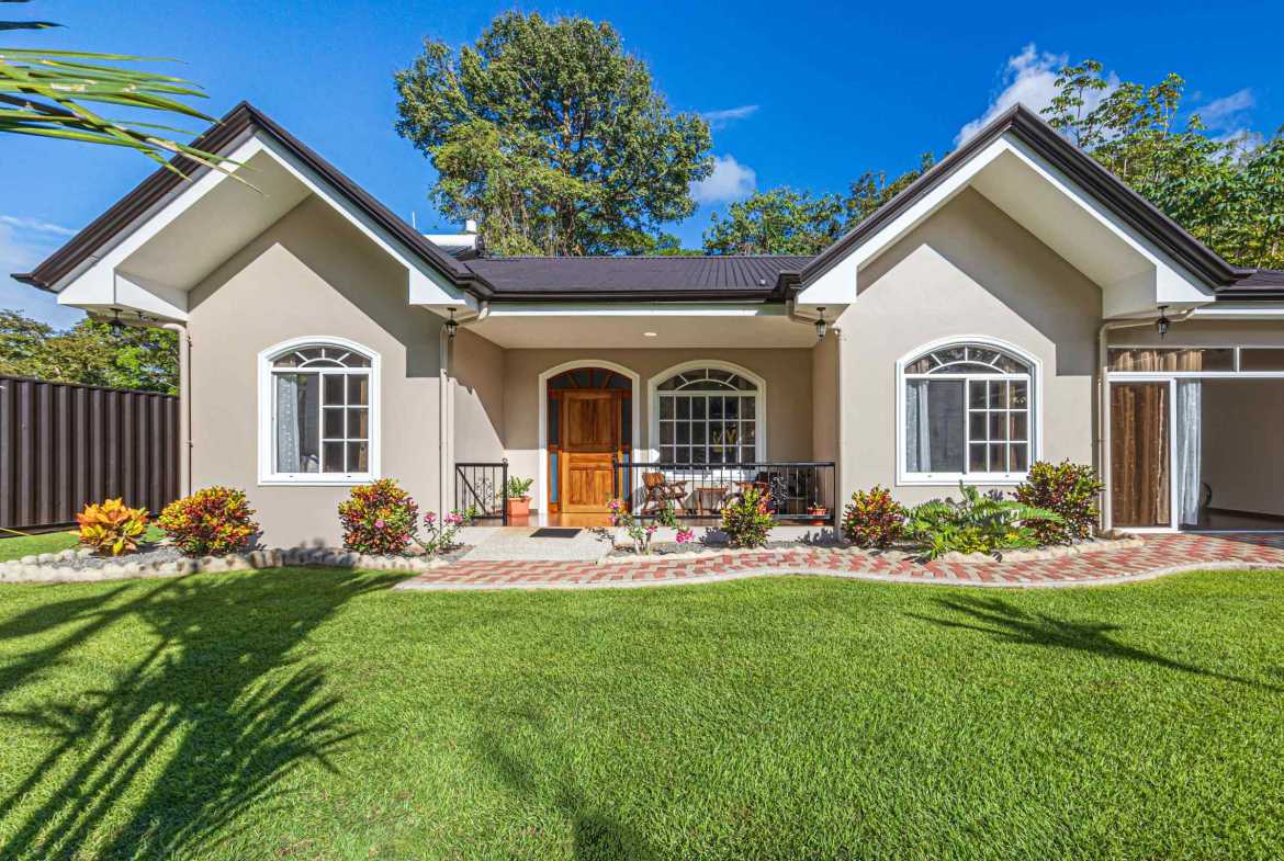 5-Bedroom Home with Garden Views & Pool Space, photo 1 of 24